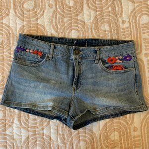 Embroidered Denim Shorts 💐